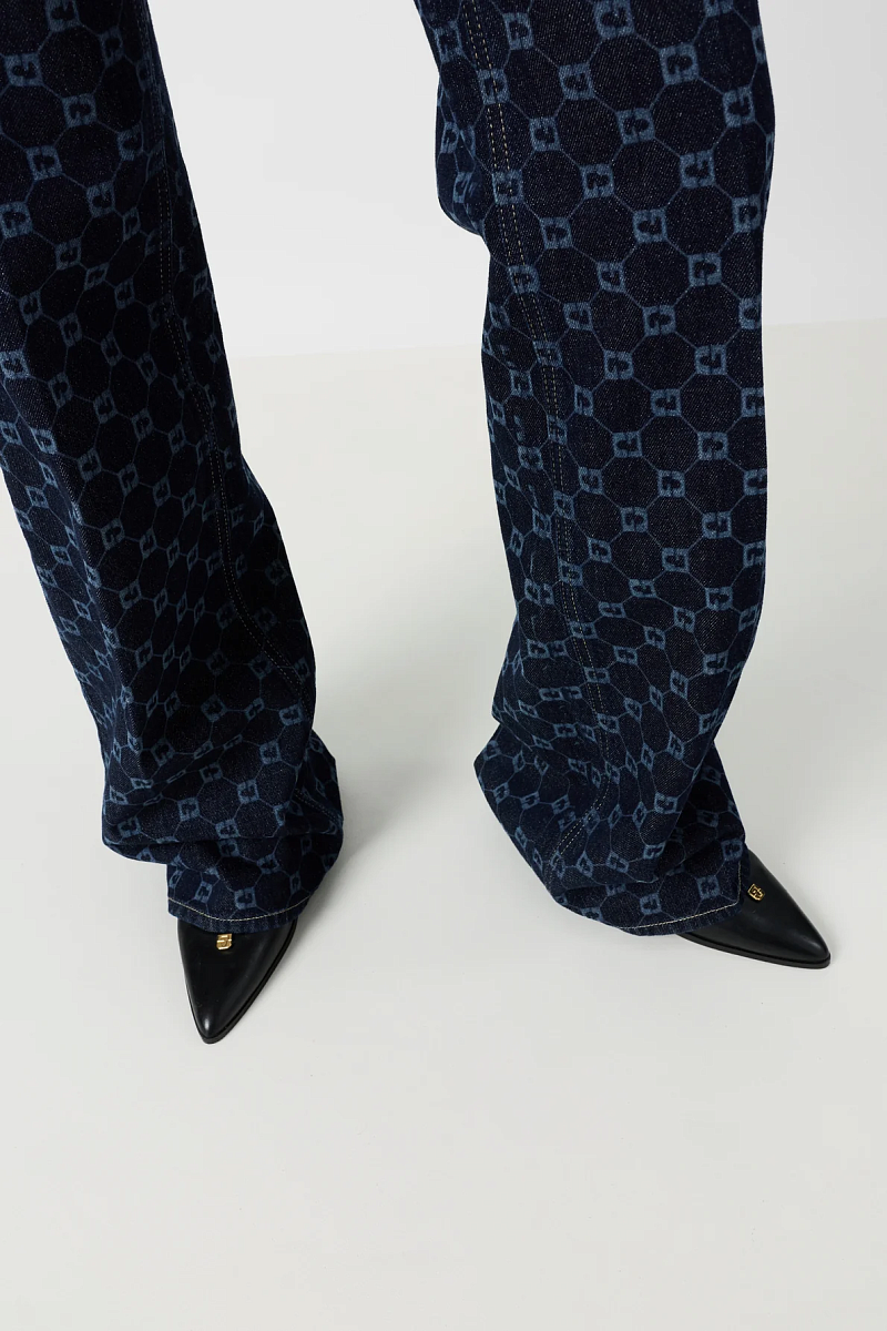 ANNA - Синие расклешенные джинсы с монограммой