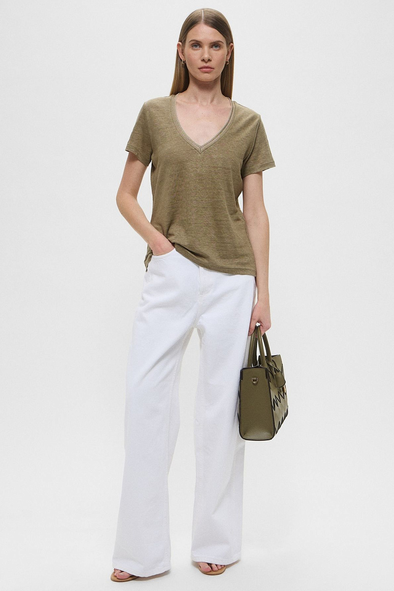 Футболка с V-образным вышитым вырезом