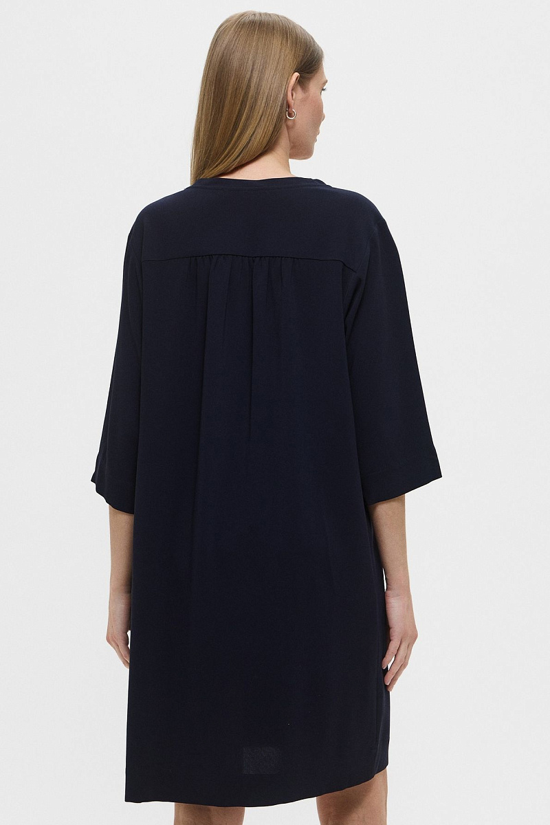 Короткое однотонное платье прямого кроя