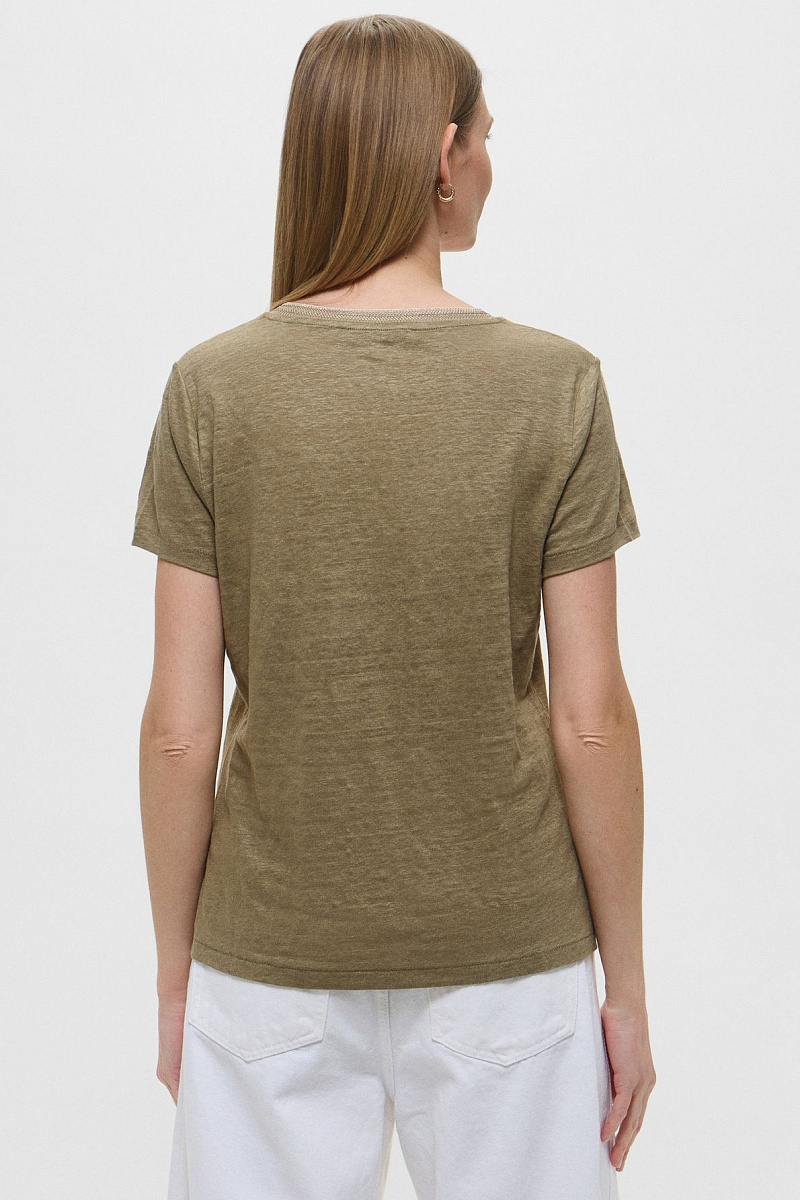 Футболка с V-образным вышитым вырезом