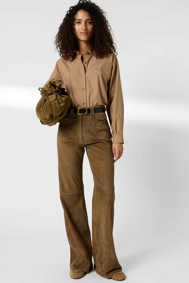 CHRINA - Рубашка из поплина с гербом в оттенке какао