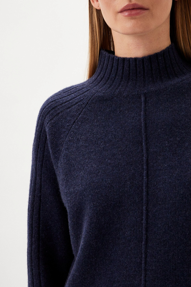 Свитер с воротником-стойкой