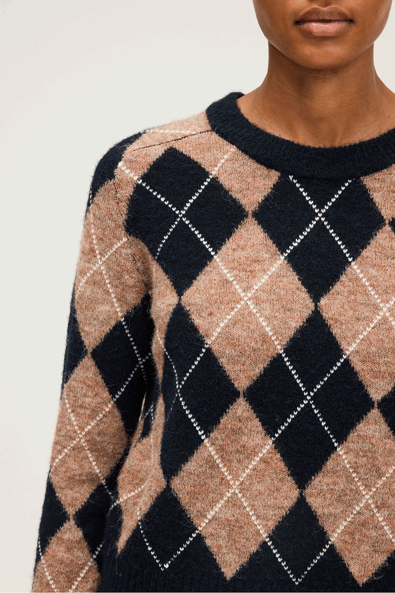 ELEANA - Свободный джемпер с контрастными ромбами