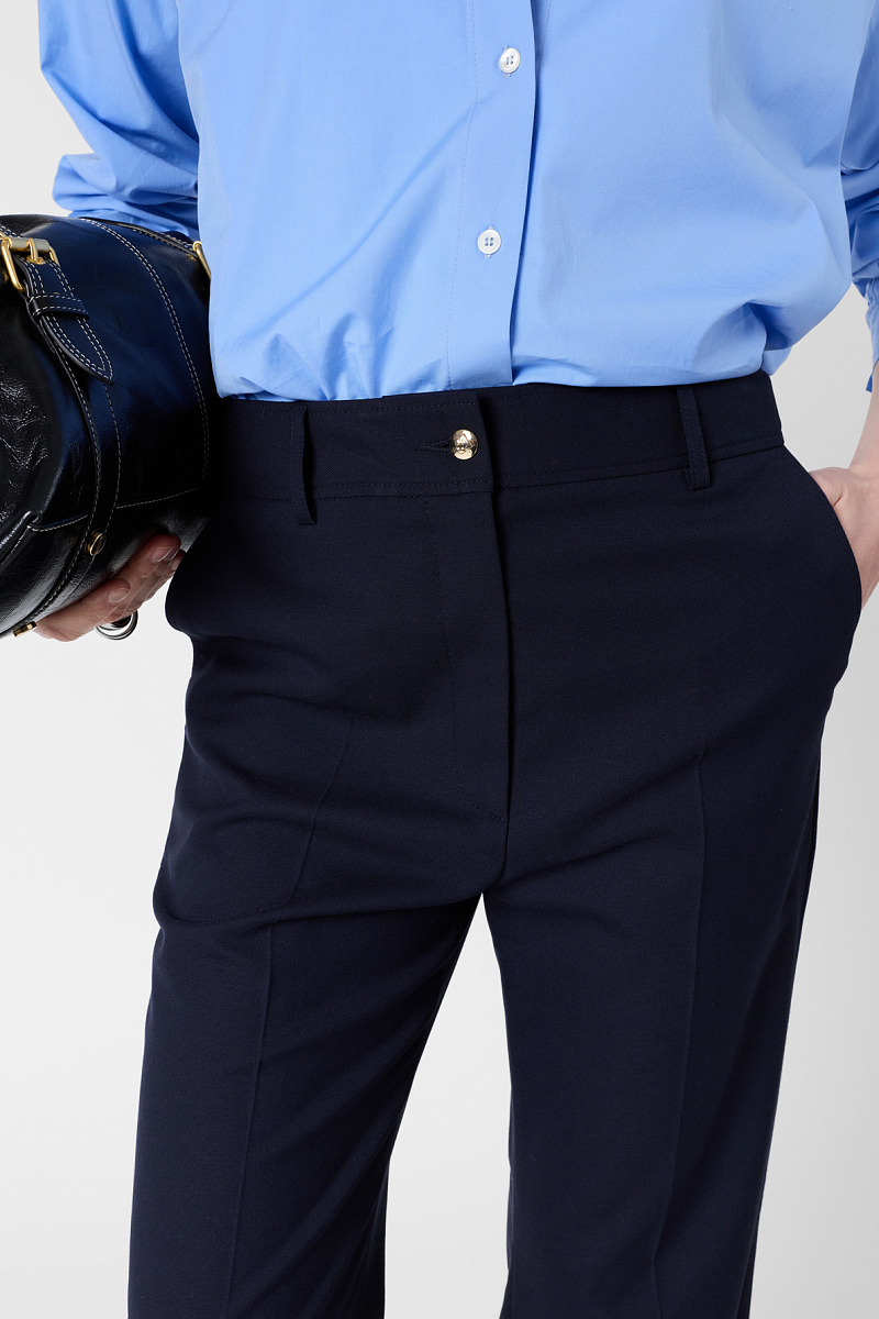 Костюмные брюки прямого кроя темно-синего цвета