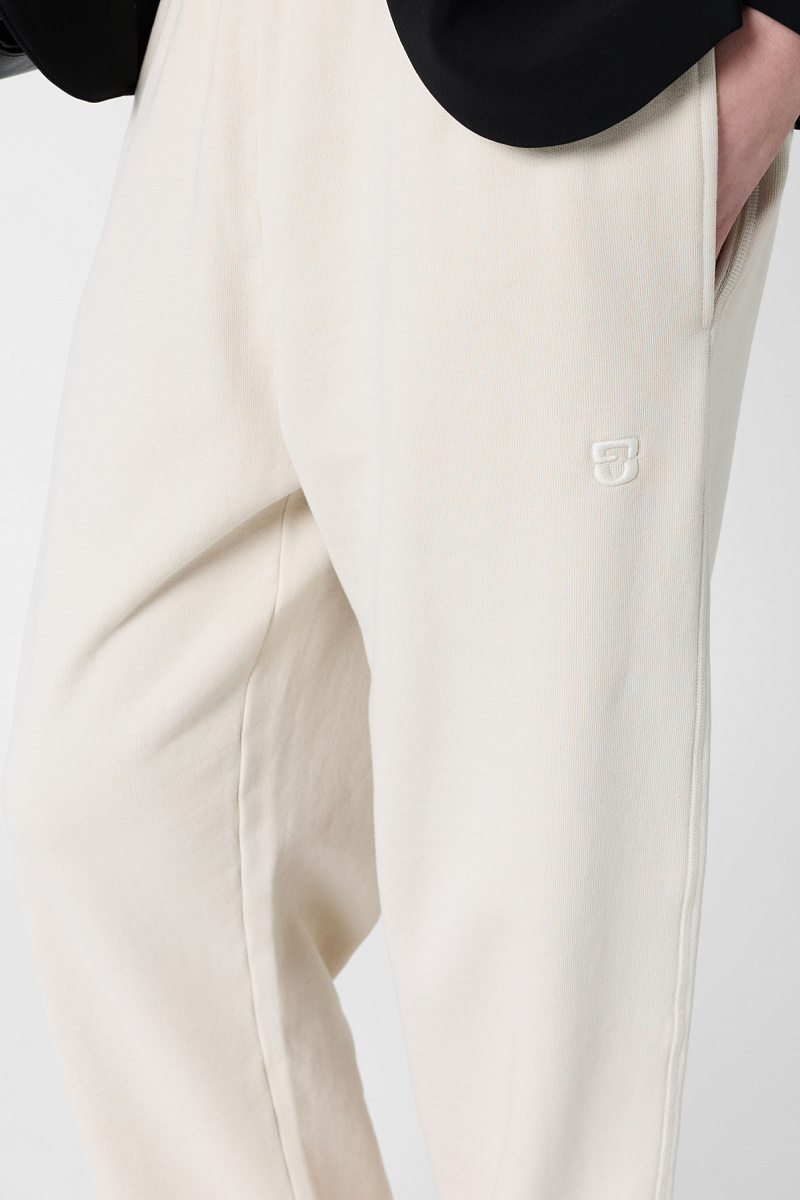 Брюки-джоггеры в цвете экрю