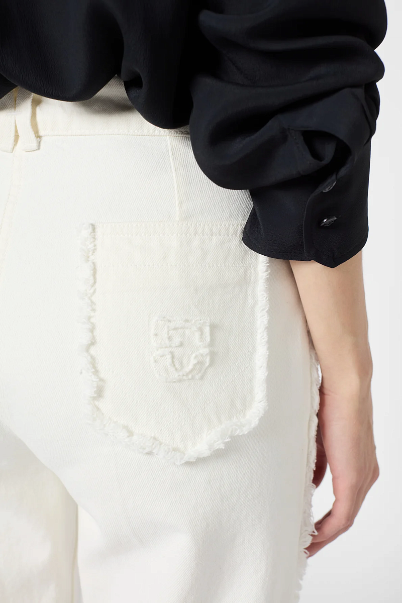 ANNA - Расклешенные джинсы в цвете экрю с бахромой