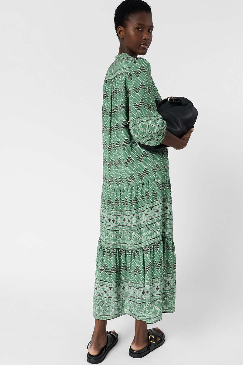 Зеленое платье длины макси с геометрическим принтом