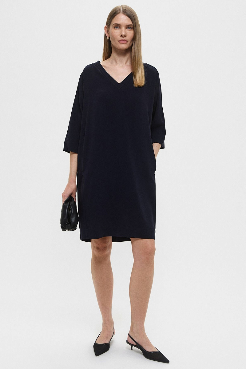 Короткое однотонное платье прямого кроя