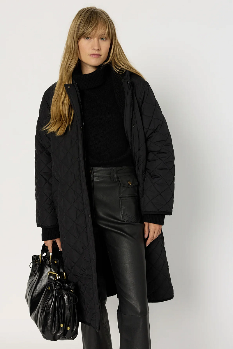 MAEVA - Длинный стеганый пуховик с капюшоном