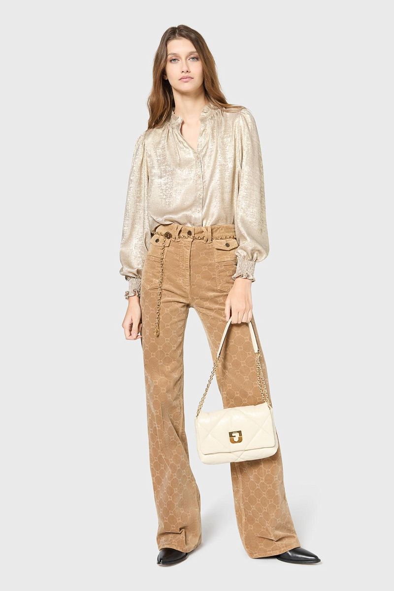 Блуза с воротником-стойкой и оборками